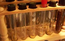 paillettes d'or class dans tubes de collection en verre
