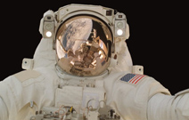 visire de casque d'astronaute en or